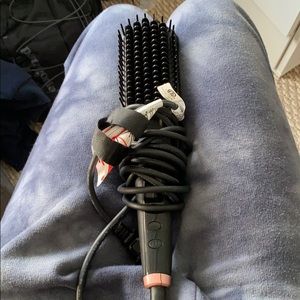 amika straightening brush